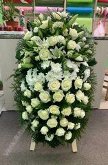 Венок из живых цветов ЖВ-37 "Белая роза композиция " (120 см)